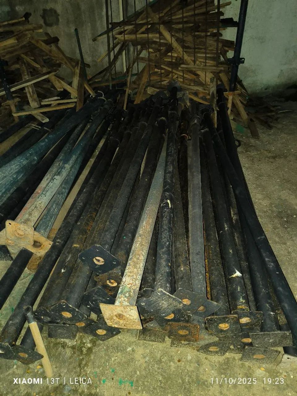 Escora metálica 3,20m valor unitário R$ 160,00 - Foto 2