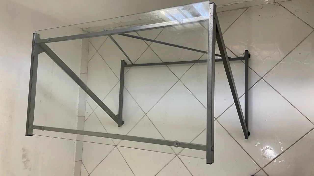 Mesa de Vidro e Metal