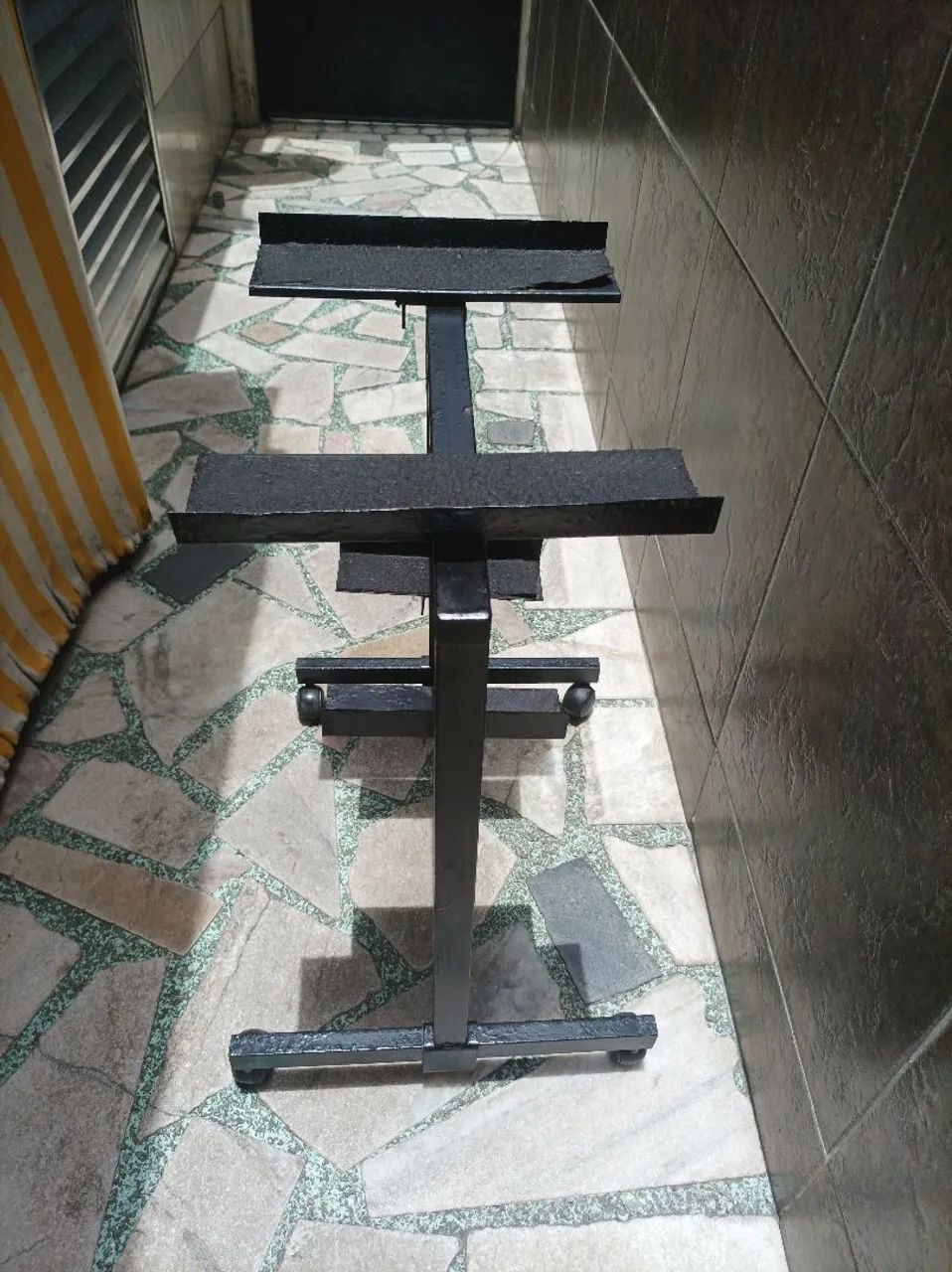Mesa com rodinhas - ajustável  - Foto 4