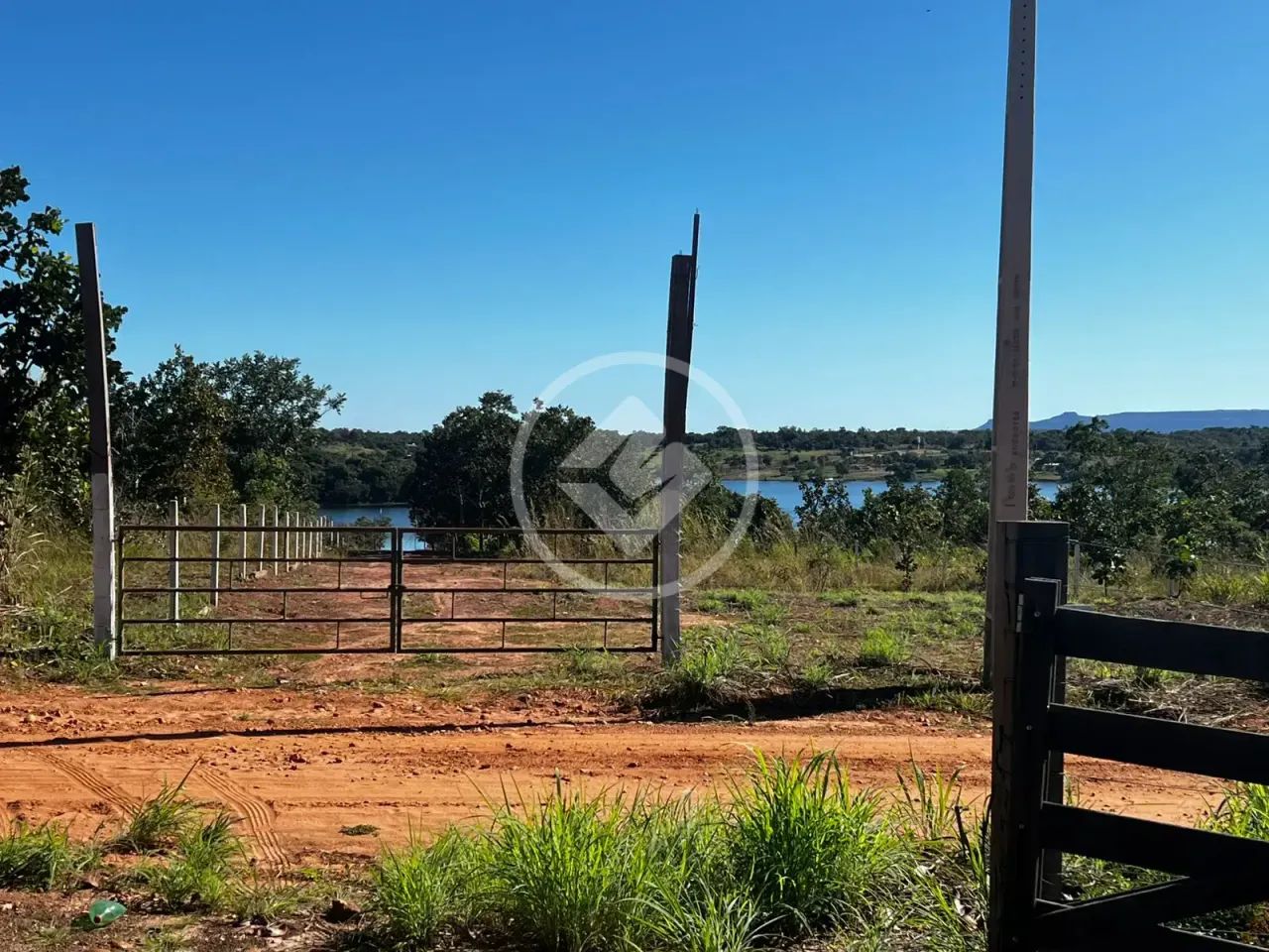 TERRENO AMPLO- VALOR R$ 500.000,00- BEIRA DO LAGO COM 1000M² - ÁGUA FRIA/CHAPADA DOS GUIMA