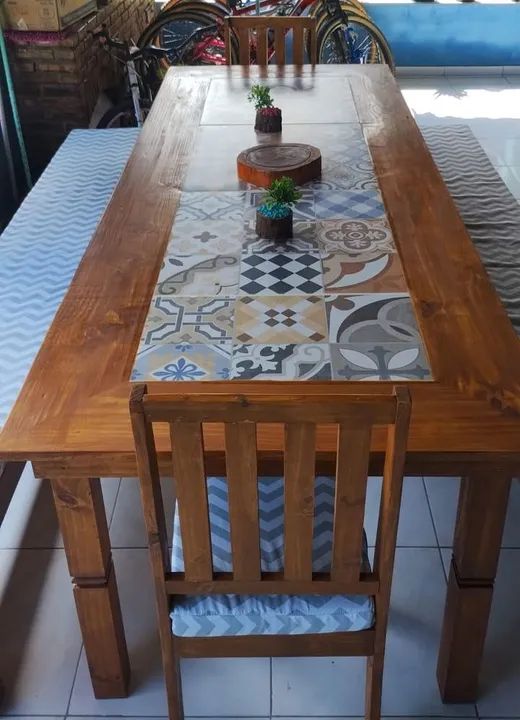 Mesa de jantar em madeira de pinus 