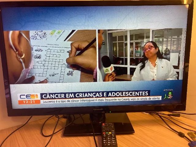 tv de 32 polegadas marca panasonic com controle mod.TC-LB6B