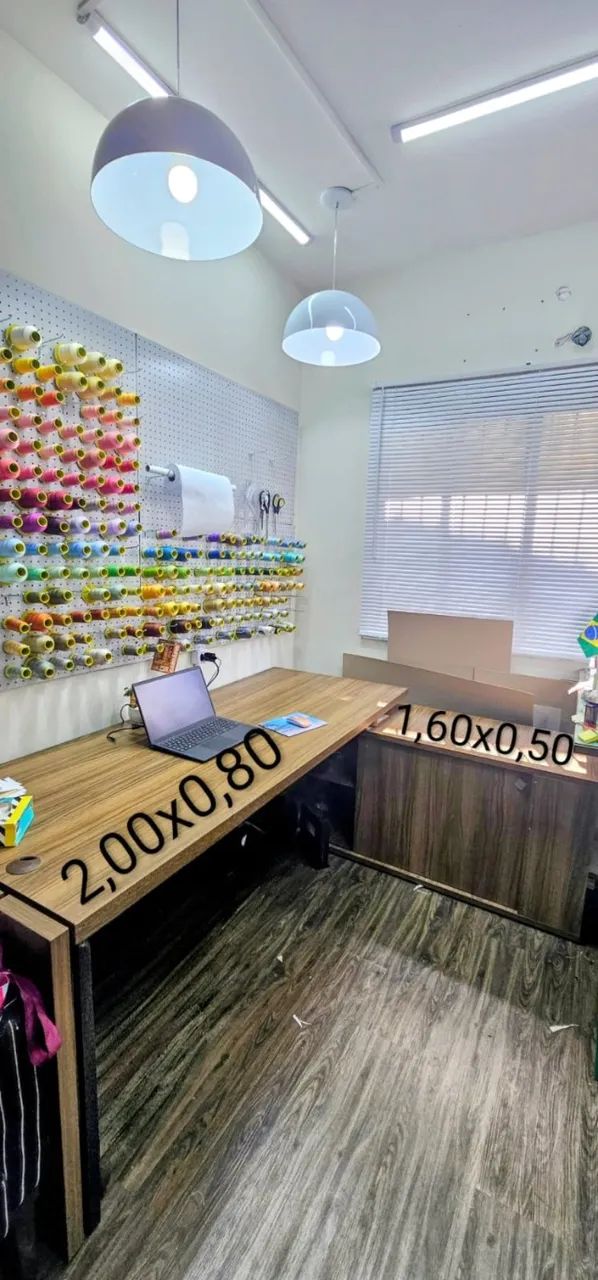Mesa de Escritório em L com Armário