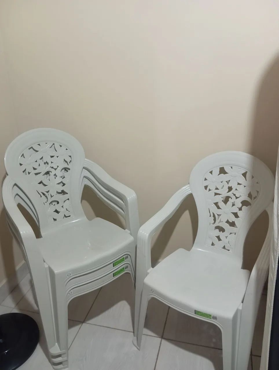 Conjunto de mesa com cadeiras Novas - Foto 3