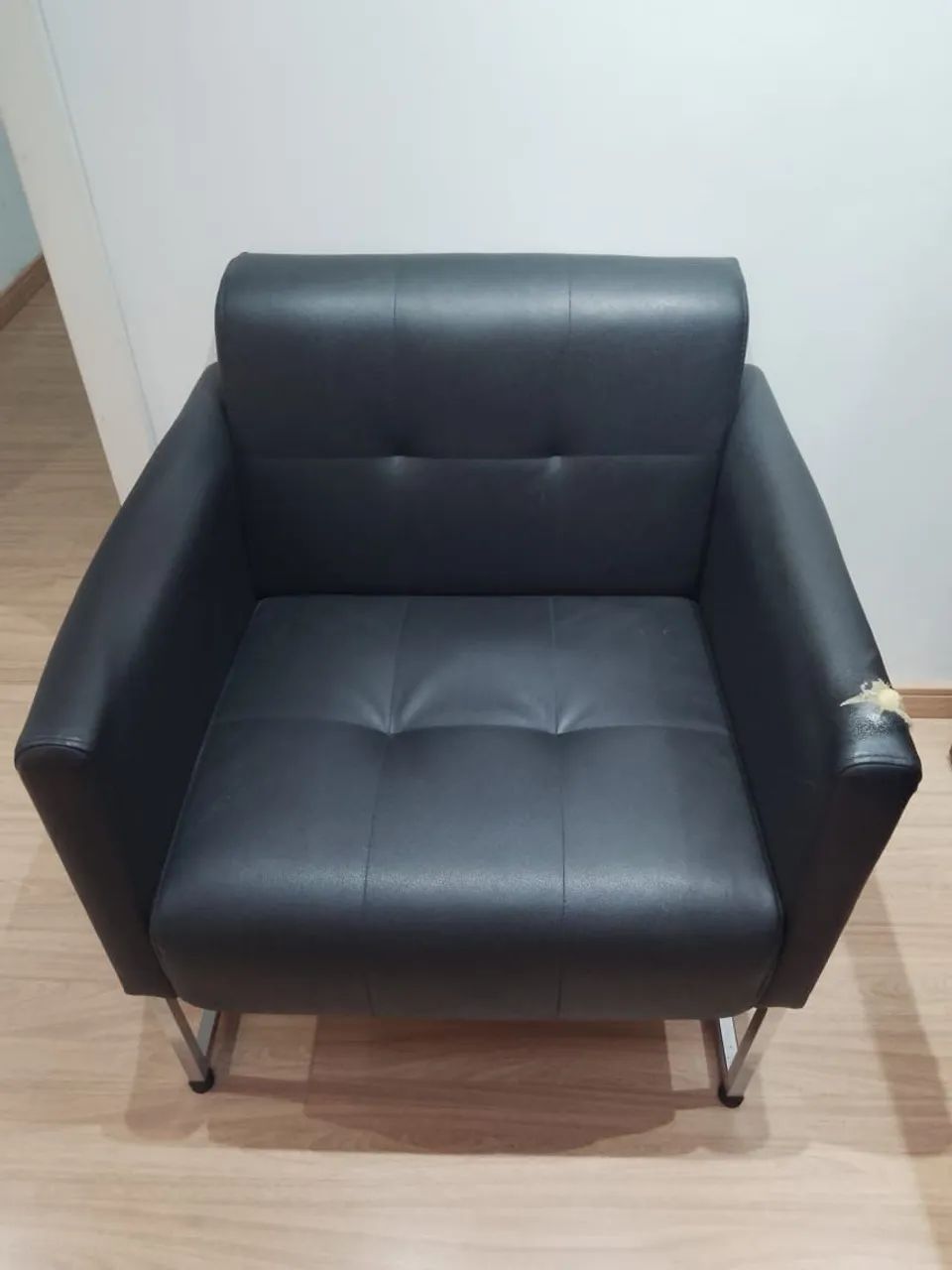 Poltrona usada com avaria 