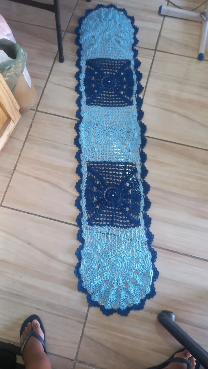 Caminho de mesa  em crochê 