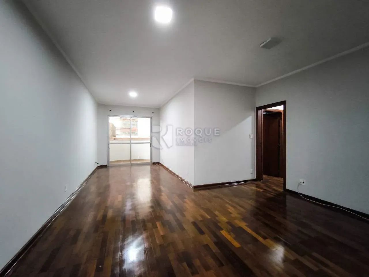 Amplo apartamento no Edifício Notre Dame