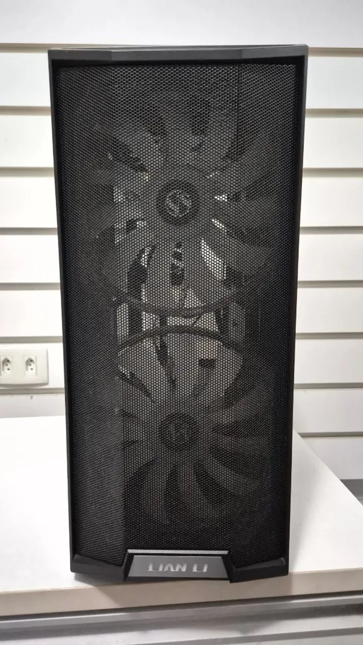 Gabinete LianLi Tower Preto