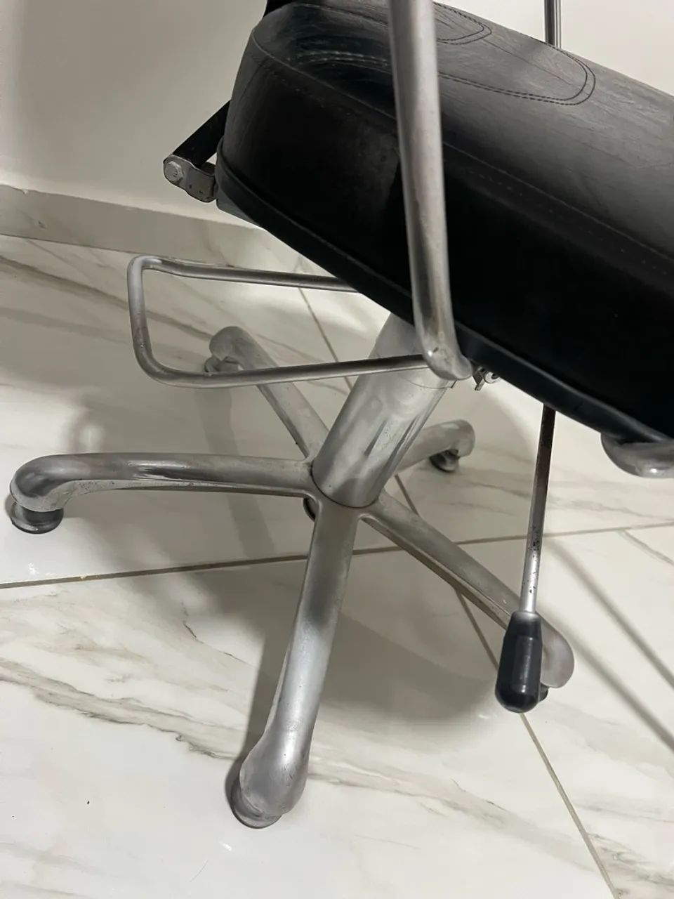 Cadeira de salão e mocho  - Foto 5