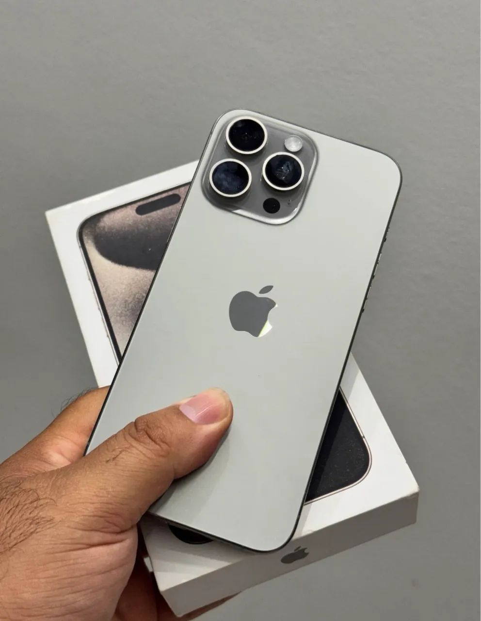 IPHONE 15 PRO MAX - 256GB COM CAIXA - Celulares e Smartphones