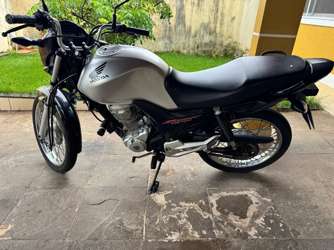Moto super conservada oportunidade 