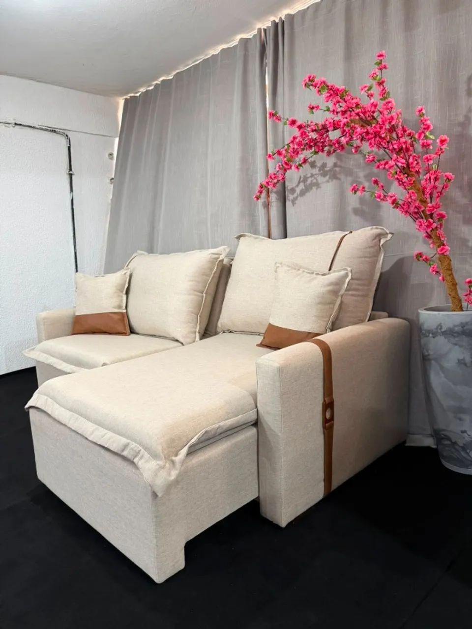 Sofá Cama 2.20m cinza ou bege - Foto 4
