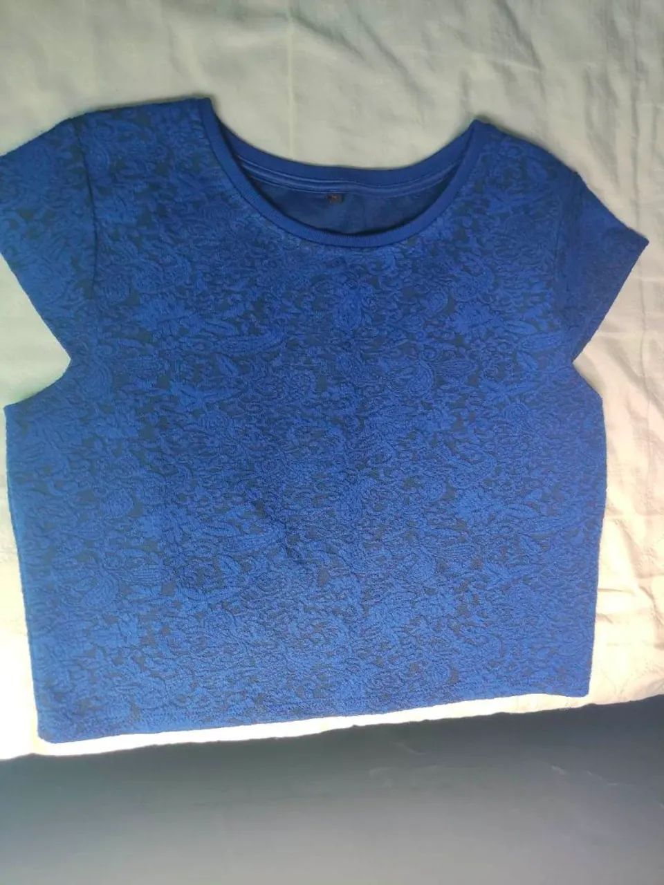 Cropped Azul com Design de Renda Tam P 
