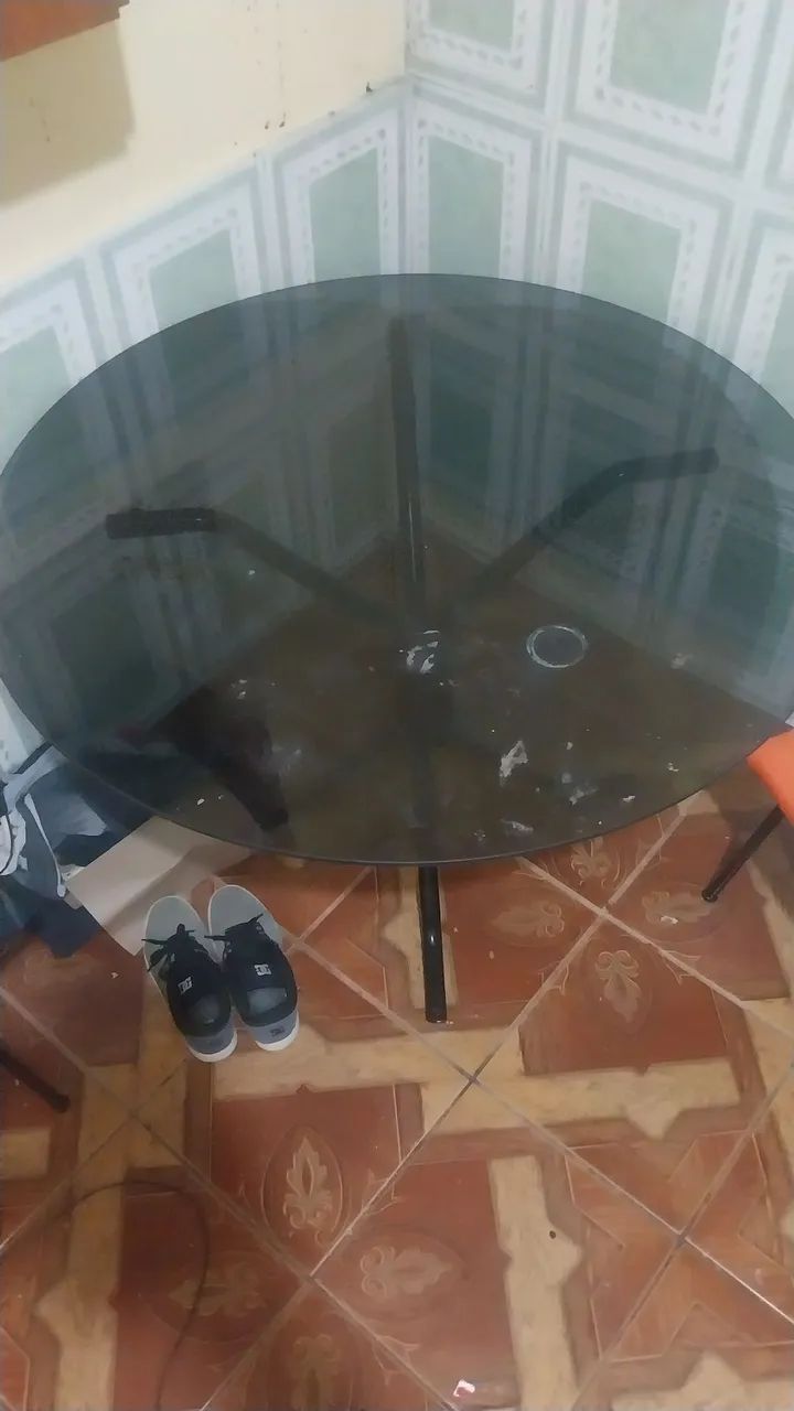 Mesa de vidro com 4 cadeiras - Foto 2