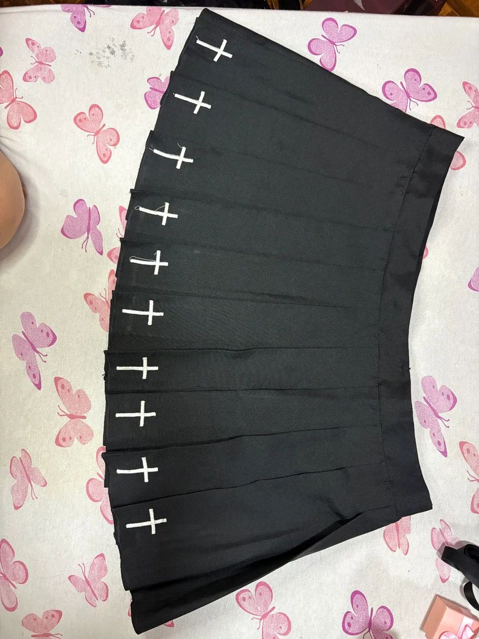 Mini saia plissada bordada cruz goth Plus size 52 a 54 (G3 a G4)  - Foto 3