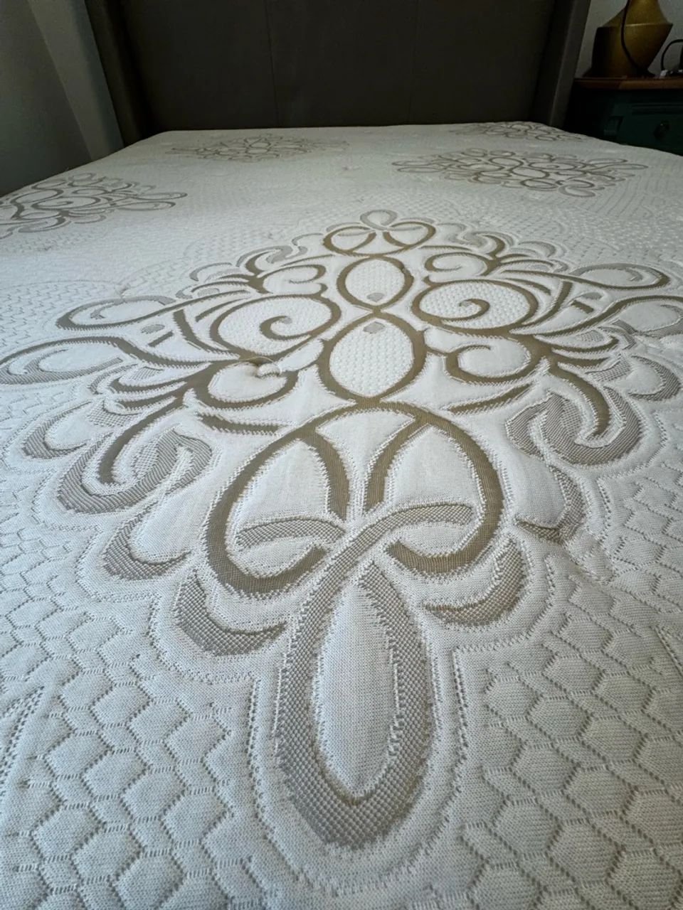 Colchão e cama com cabeceira alta  - Foto 3