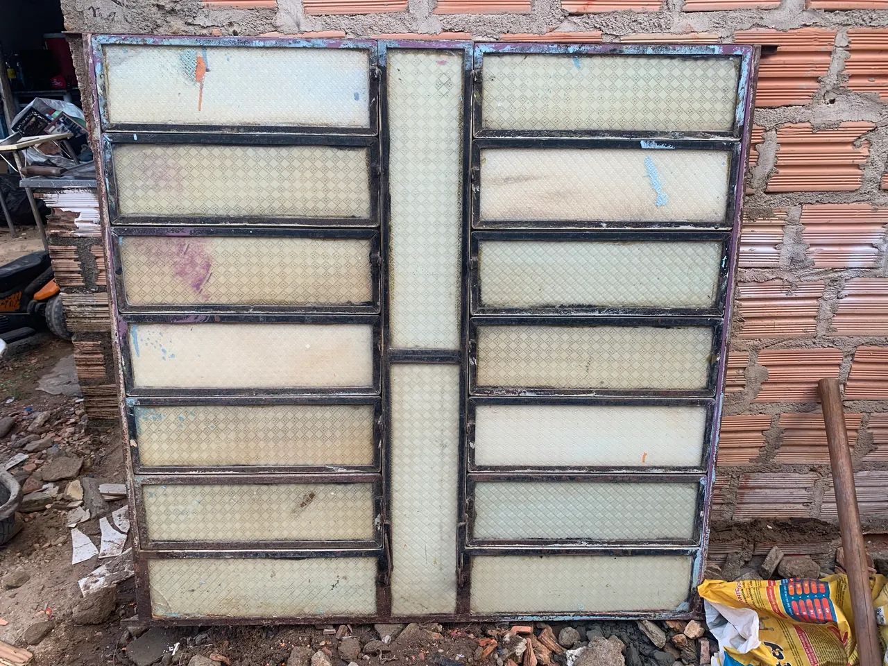 Vende-se 3 Janelas USADAS