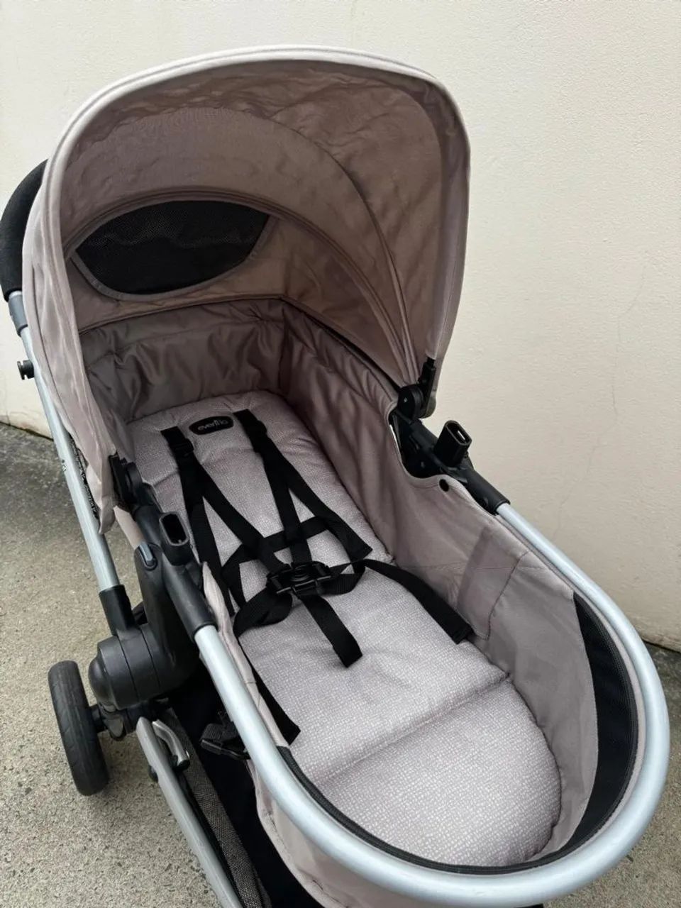 Carrinho bebê com bebê conforto ,semi novo  - Foto 5