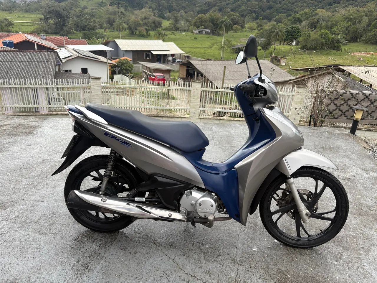 Vendo Bis 125 partida elétrica e freio a disco