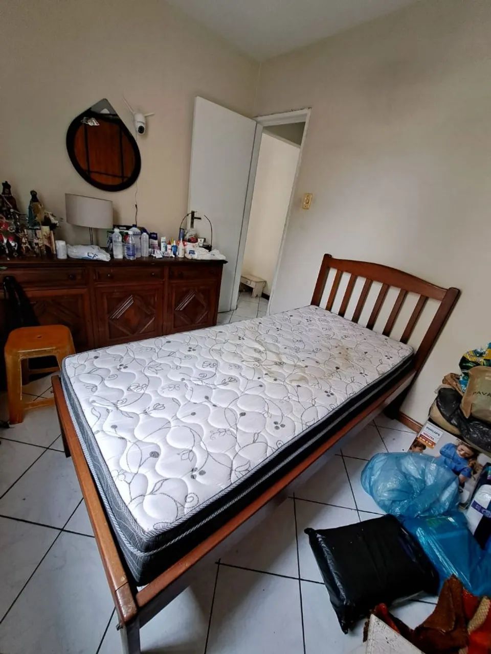 Cama solteiro de madeira 