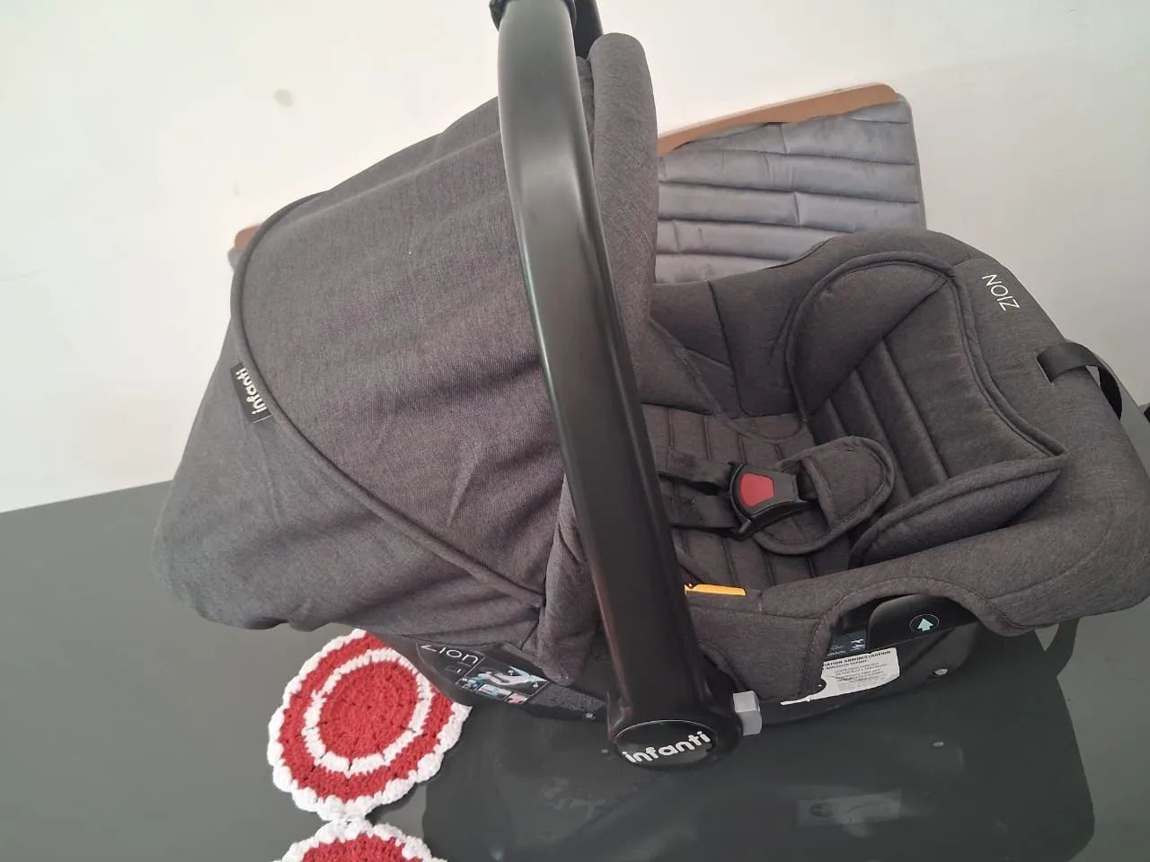 Venda bebê conforto com base. semi novo
