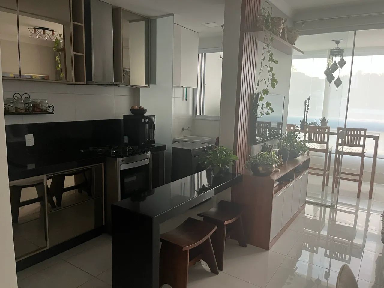 Apartamento 2 quartos com ampla varanda, elevador e móveis planejados. - Foto 2