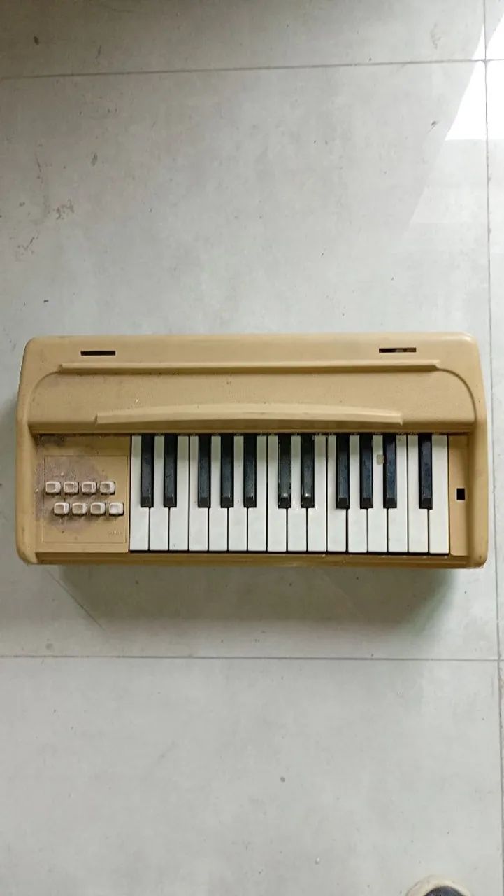 Piano de brinquedo ATMA. 