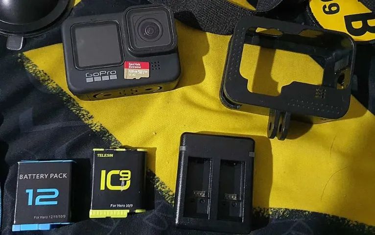 GoPro HERO 9 impecavél+Cartão 128+2bateria+carregador duplo+bastão selfie+case tanque+aces - Foto 5