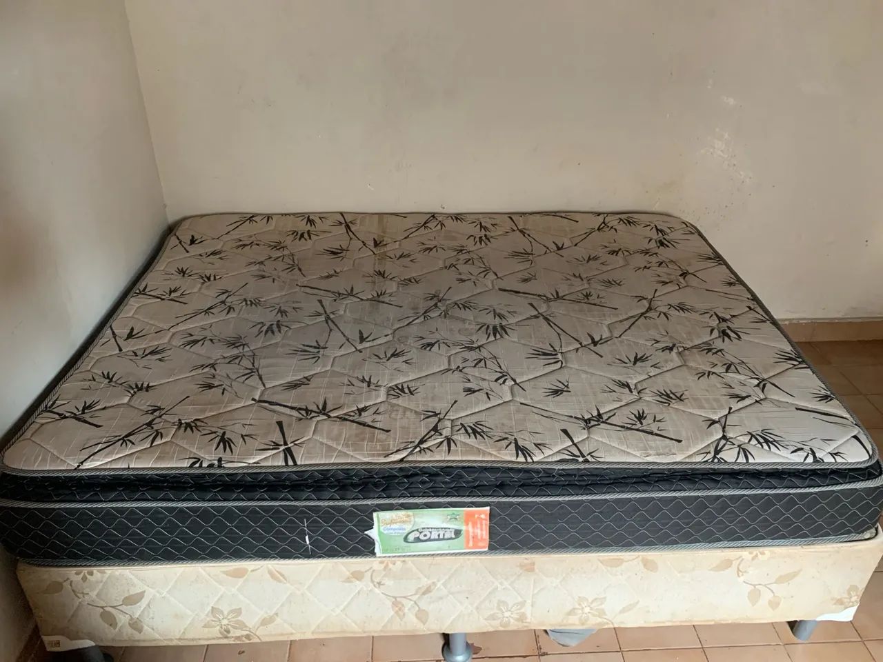 VENDE- SE CAMA E BASE