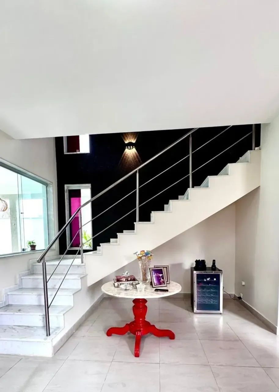 Ótima casa duplex com 280m², 4 suítes sendo 1 master com closet e hidro, varanda gourmet c
