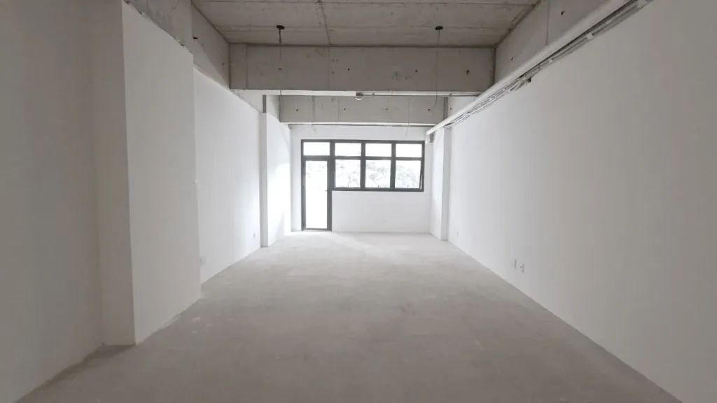 Sala comercial de 43,97 m² com banheiro, varanda e vagas rotativas no Edifício Quadria  Ja - Foto 5
