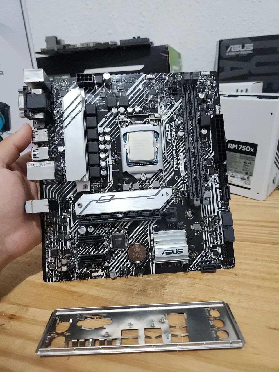 Kit H510m-A Asus + i5 11400f + Watercooler Corsair - Peças de