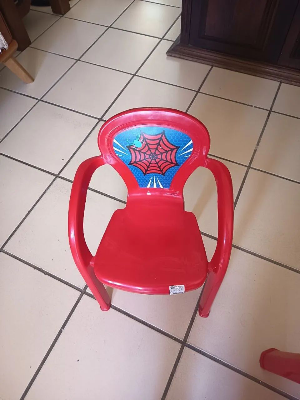 Mesa do homem aranha plástica com 2 cadeiras  - Foto 3