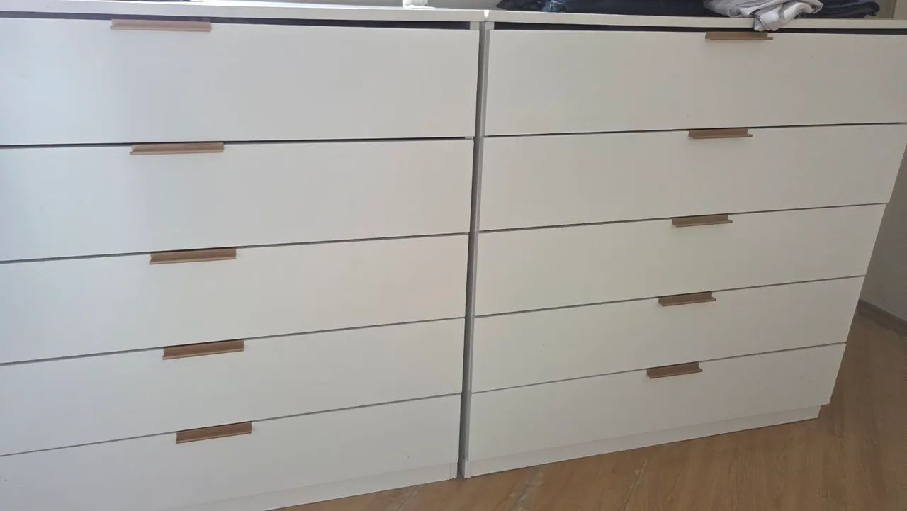 Cômodas Bartira 5 gavetas cada (90 × 44 × 89 cm)