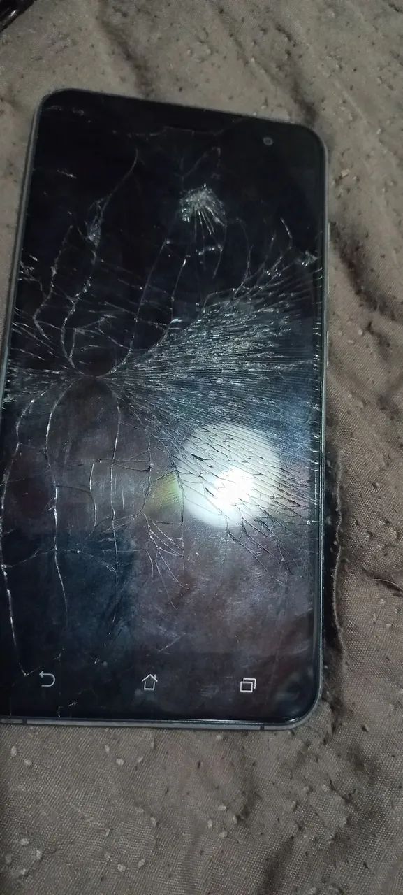 ASUS Zenfone danificado