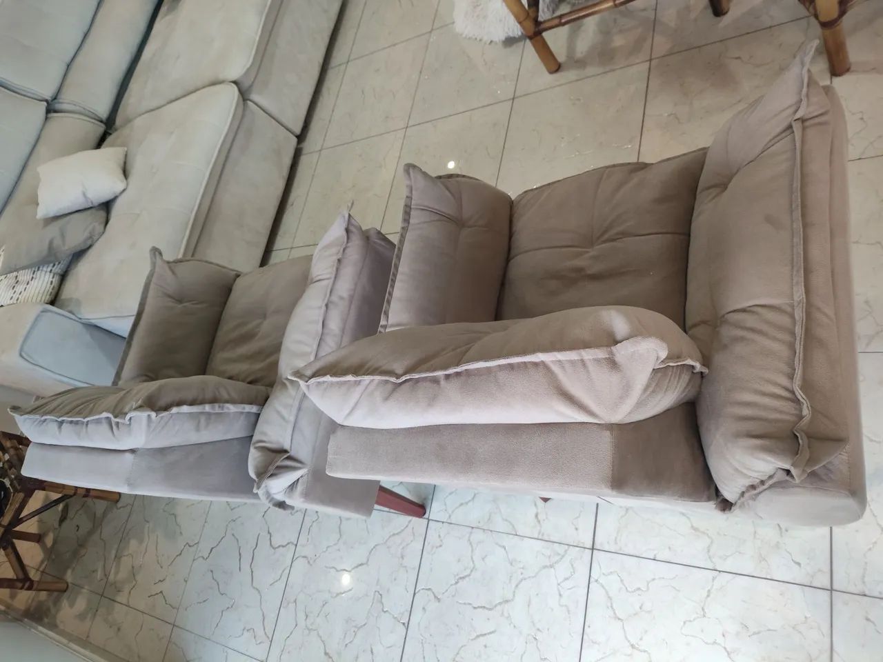 Par de Poltronas Estofadas Bege - Foto 5