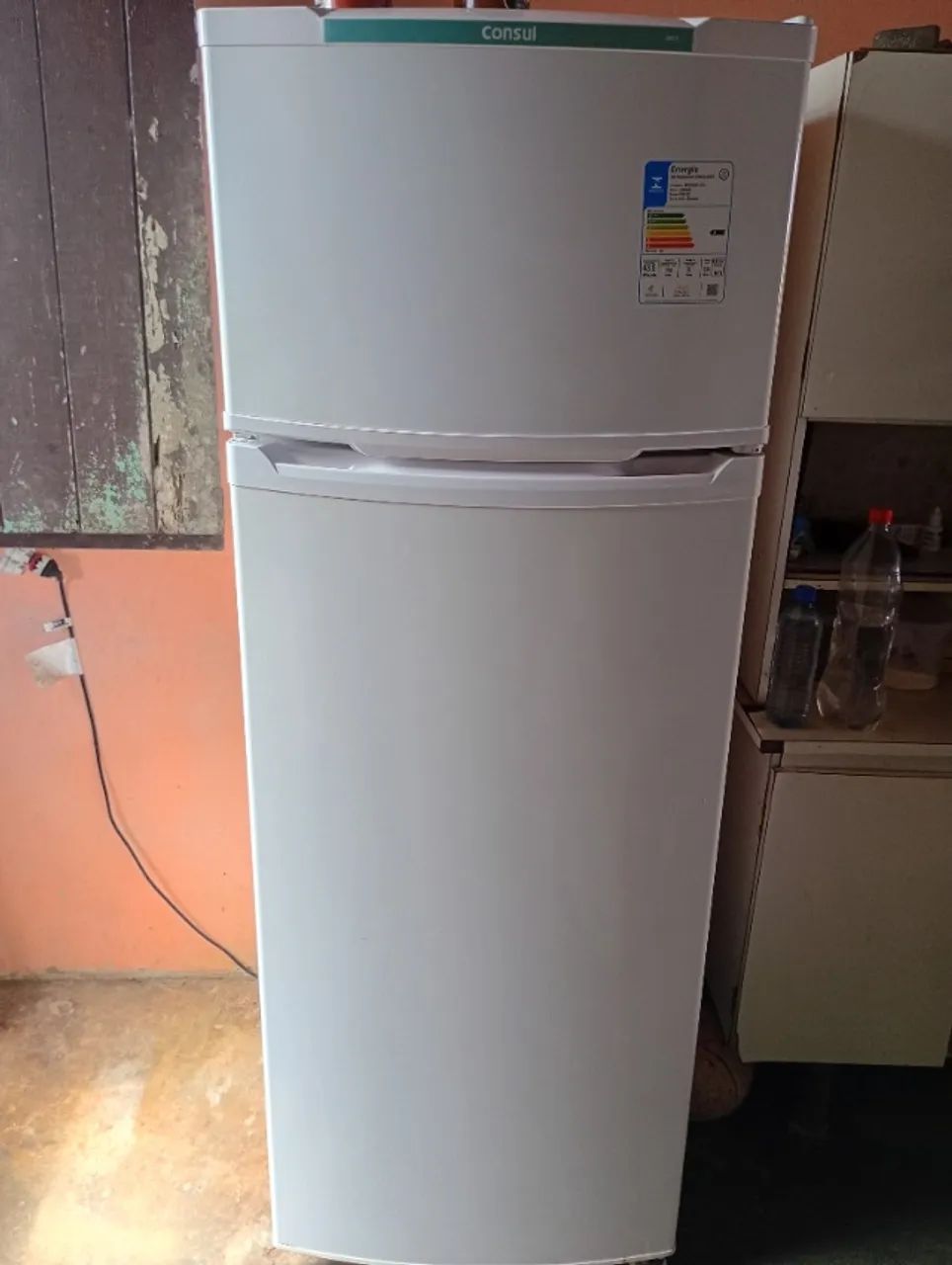 Geladeira Consul e televisão tcl 32 polegadas 
