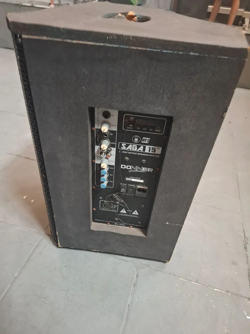 Caixa de som profissional 