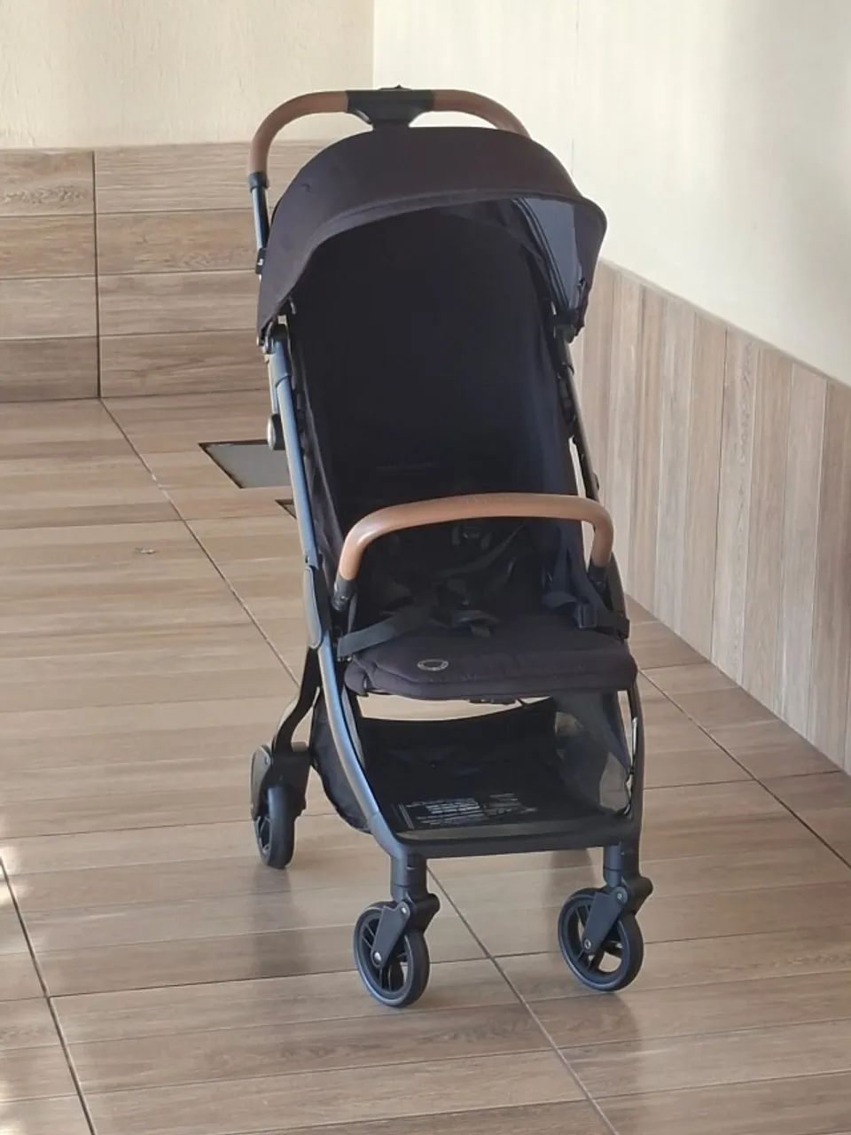 Carrinho Maxi-Cosi Eva Essential Black - Muito Conservado - Foto 3