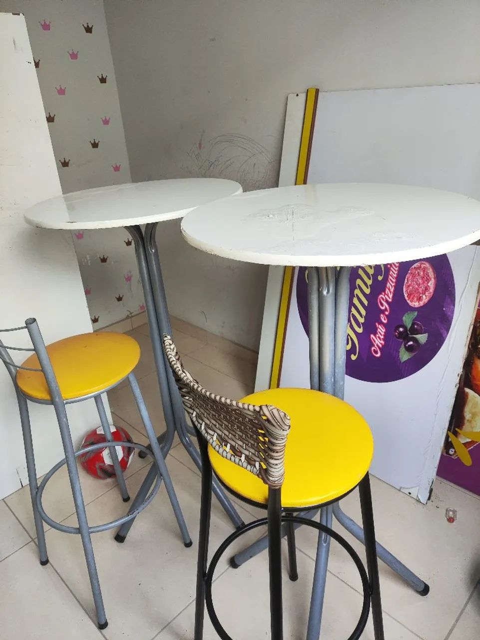 Conjunto mesa e cadeira 