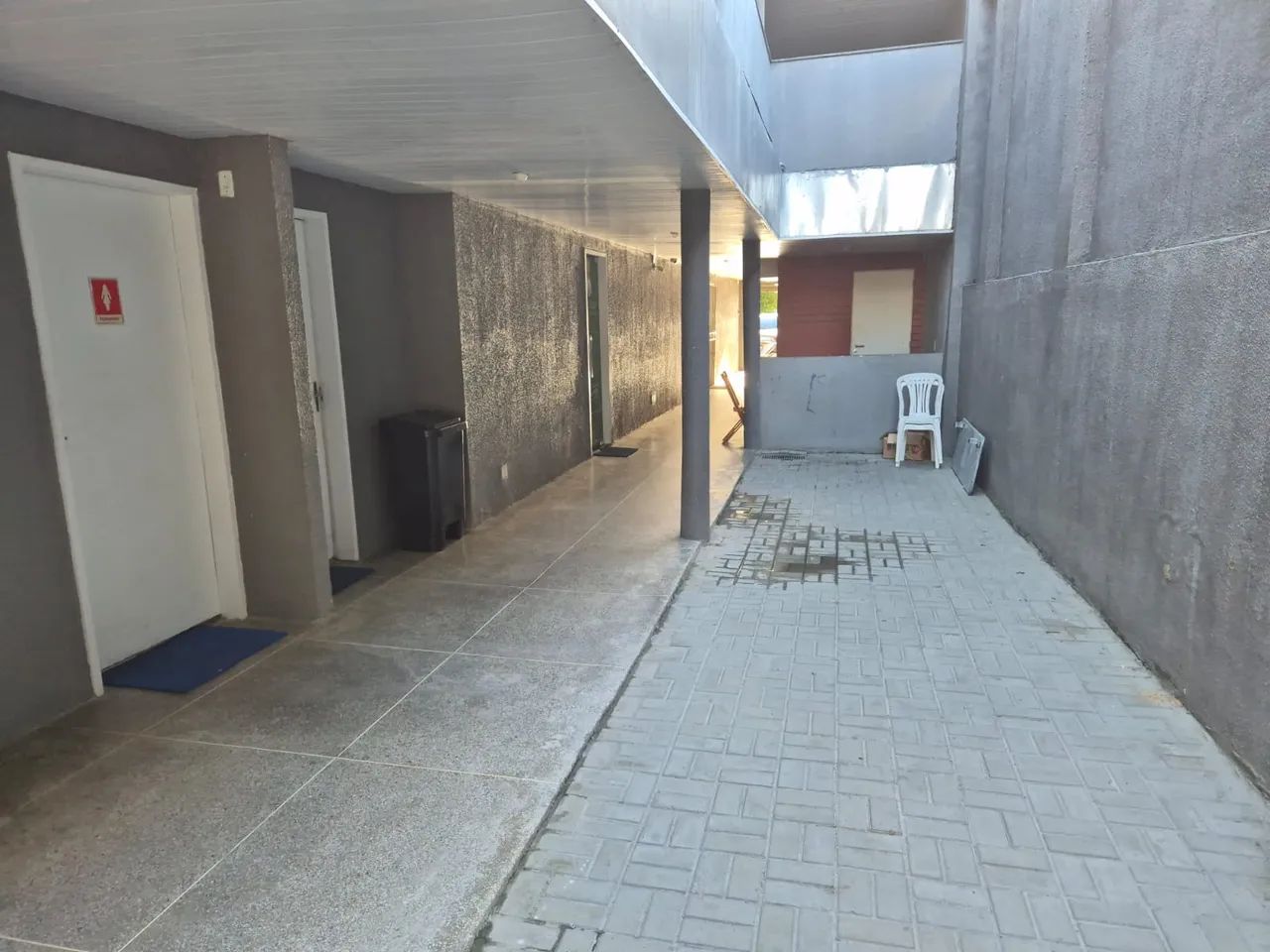PRÉDIO COMERCIAL AO LADO DO DENTRAR! 1.260m² de terreno e 1.152m² construídos, com duas fr - Foto 3