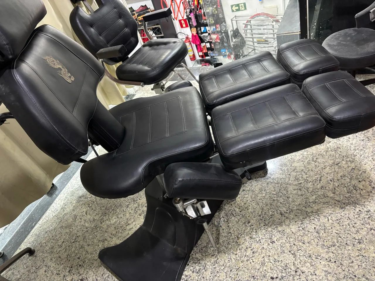 Maçã de tatuagem profissional 