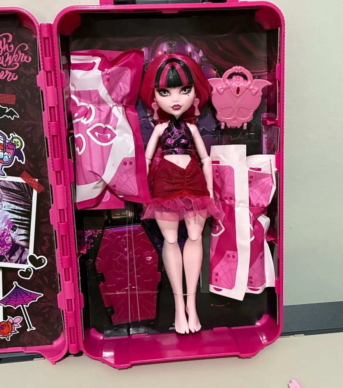 Monster High Skulltimate Secrets Gore-geous Oasis Draculaura