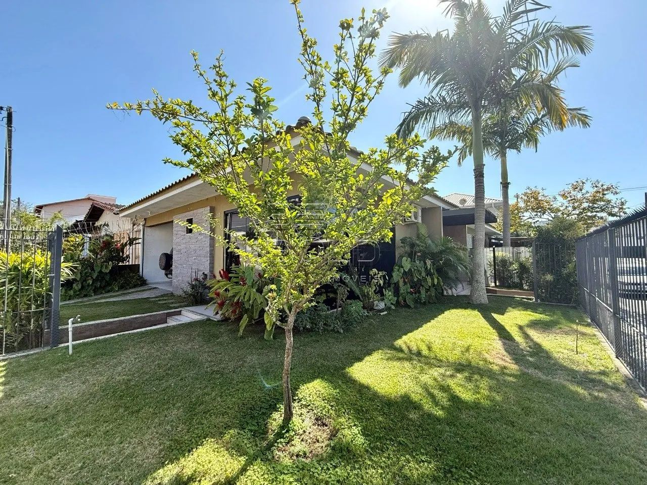 Casa com piscina e 3 dormitórios no Estreito - Foto 2