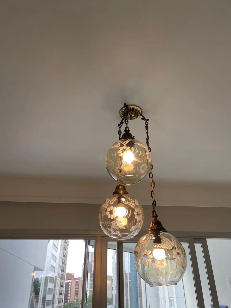 Lustre Antigo 3 Globos Vertical - Vidro Decorado - Foto 3