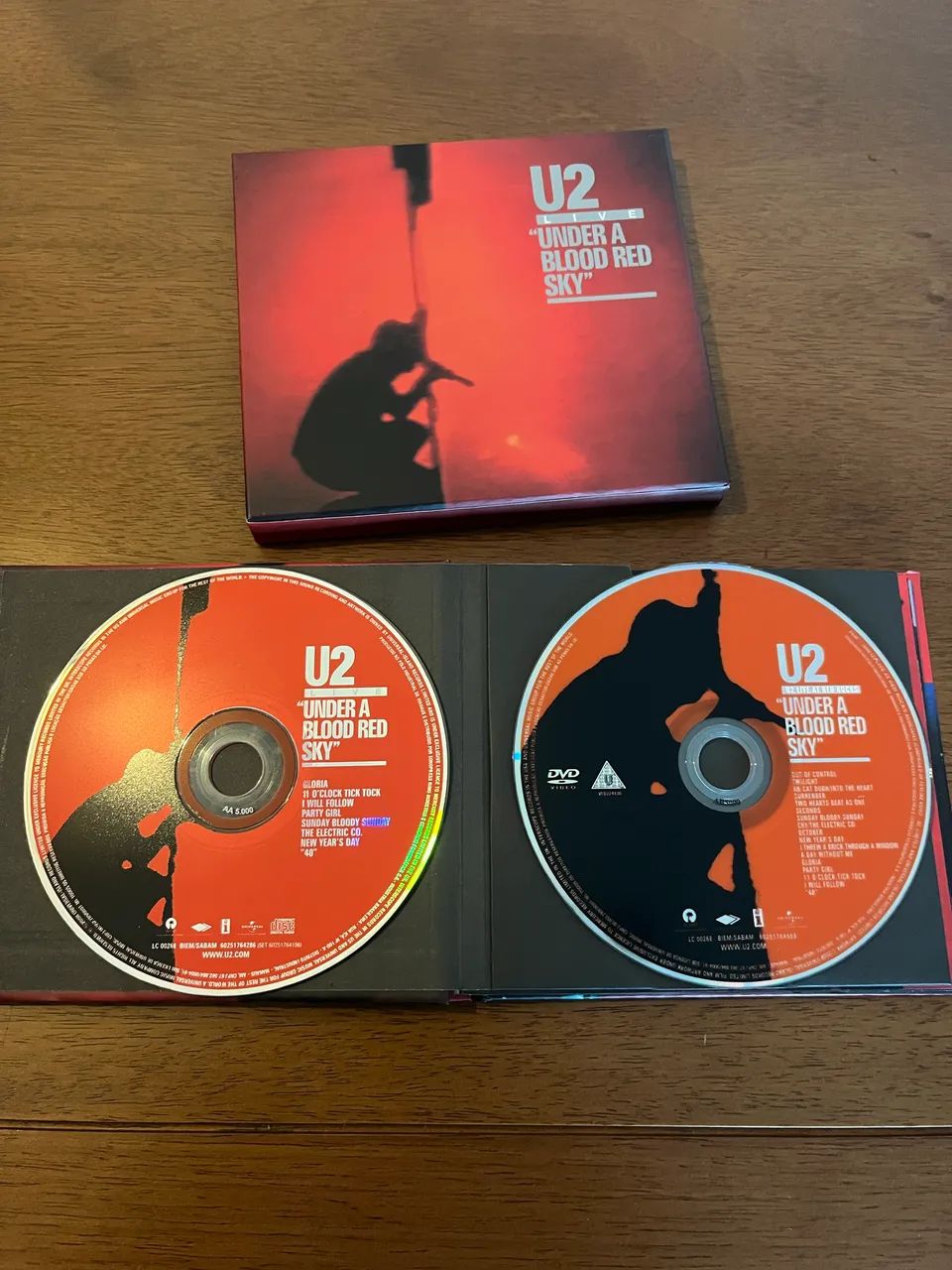 U2 - Under A Blood Red Sky - Cd e Dvd  - Foto 3