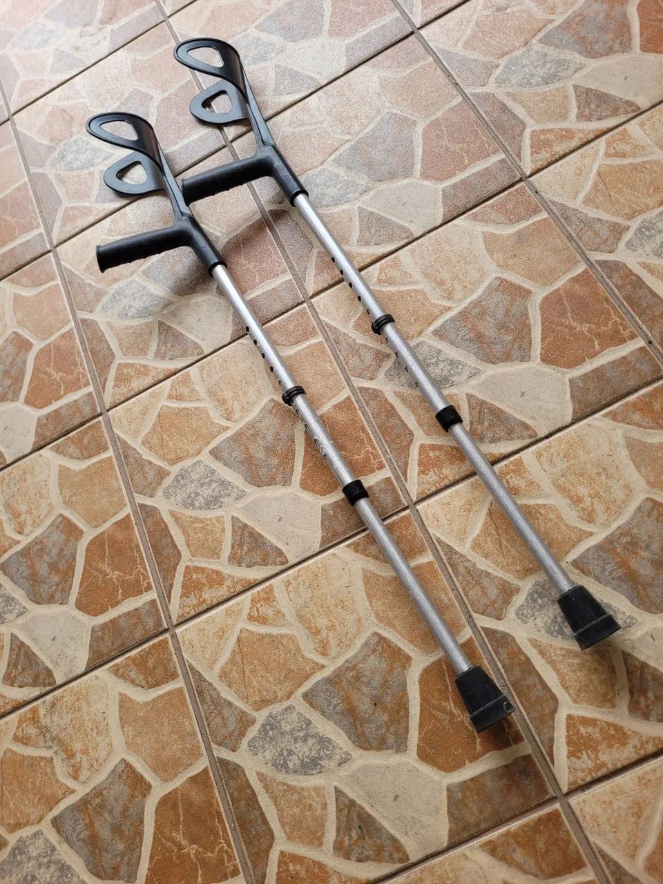 Par de Muletas de alumínio regulável  - Foto 4