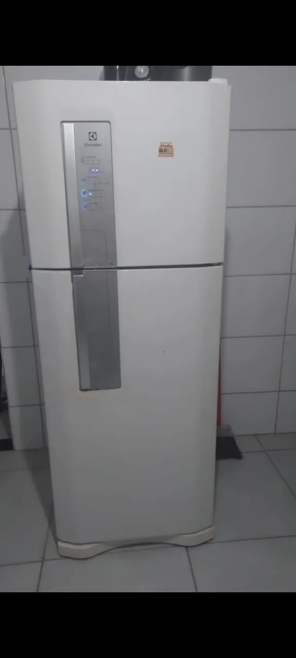Geladeira enorme eletrolux