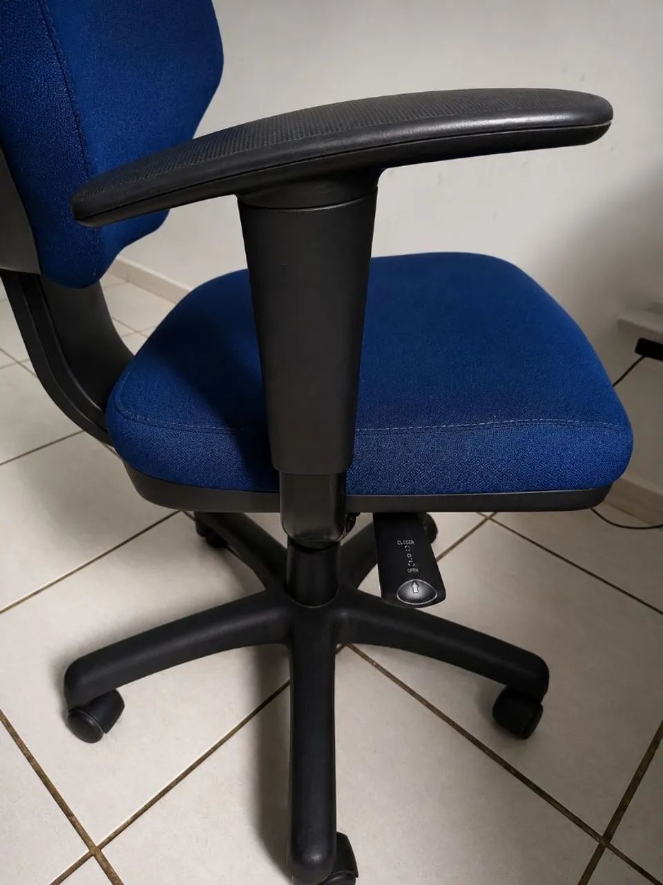 Cadeira FlexForm Roma Azul  - Foto 2