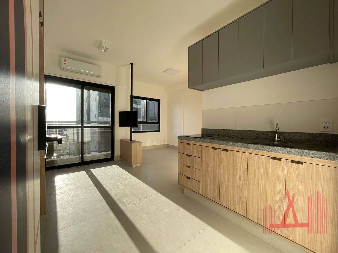 Studio SEMIMOBILIADO para Locação com 1 dormitório, com 25 m² - Vila Madalena